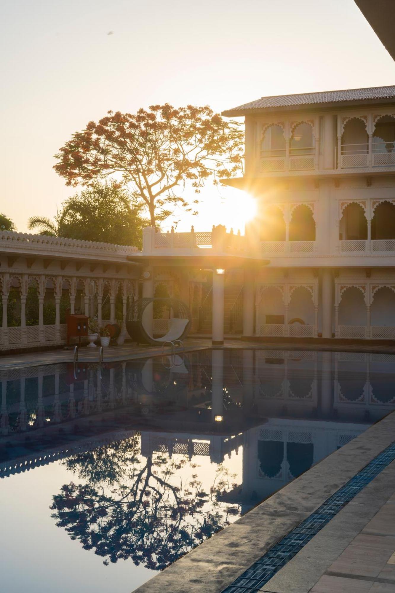 Holiday Resort & Spa A Unit Of S Poddar Group Gandhidham Bagian luar foto
