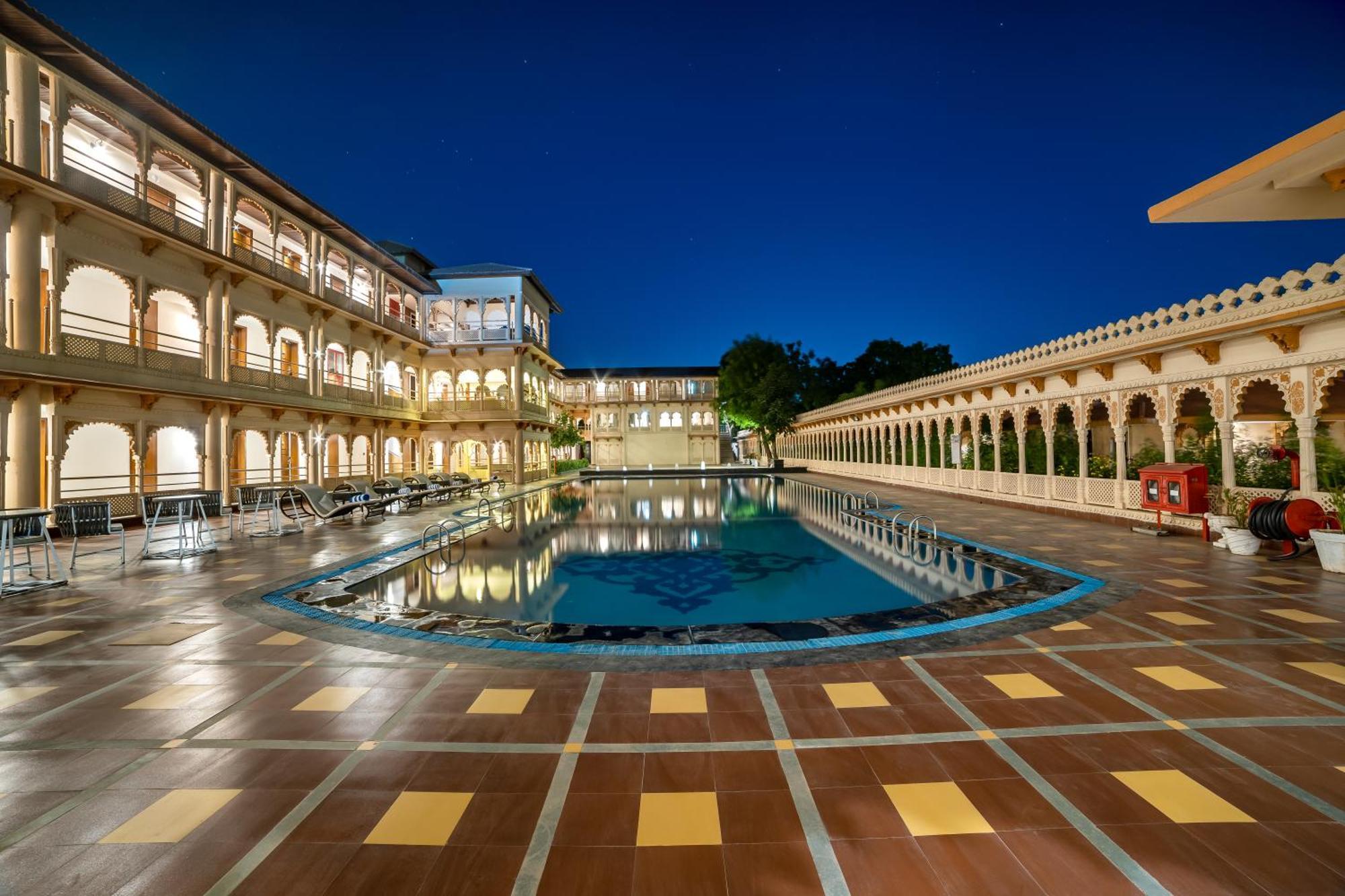 Holiday Resort & Spa A Unit Of S Poddar Group Gandhidham Bagian luar foto